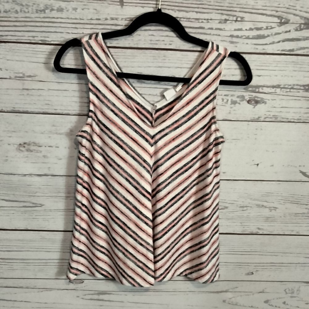 "Gap" woman's sleeveless shirt 